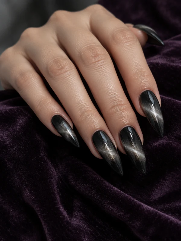 Black Cat Eye: Glossy jet-black magnetic cat-eye gel with a silver light band.